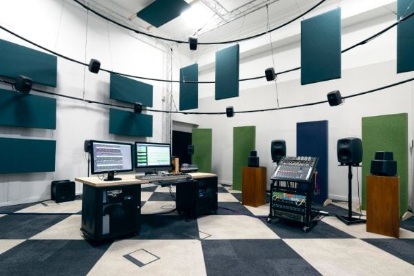 [Graphic] photo of spatial sound studio
